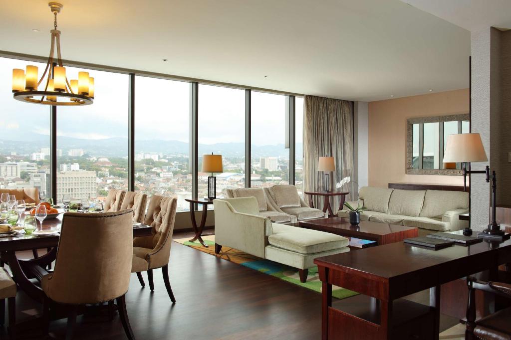 KING PRESIDENTIAL SUITE WITH LOUNGE ACCESS - View