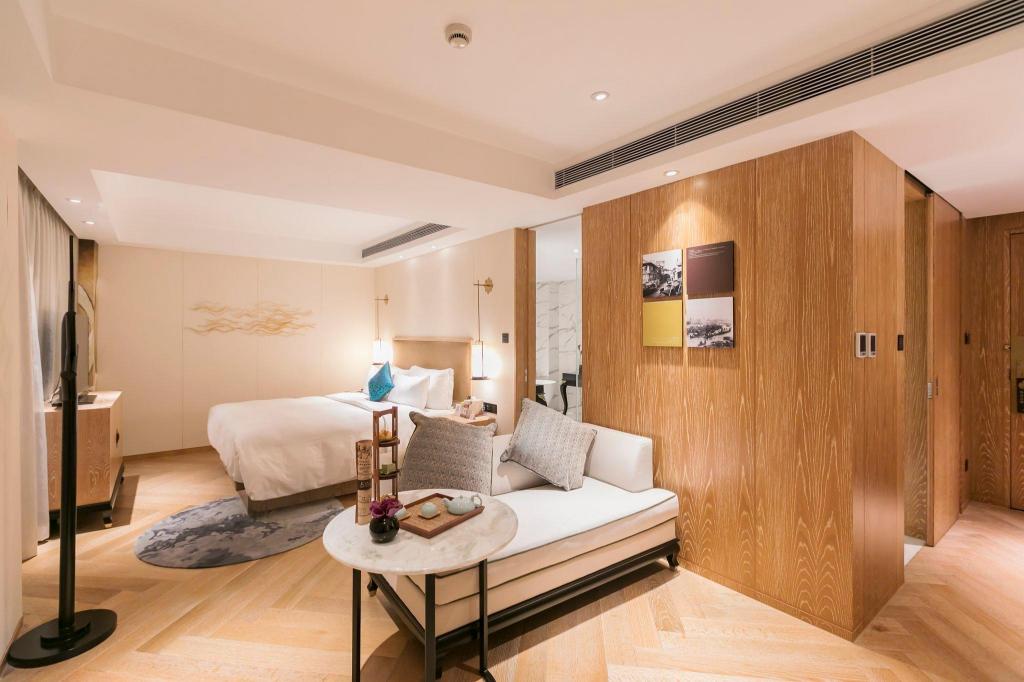 Executive Suite - Guestroom