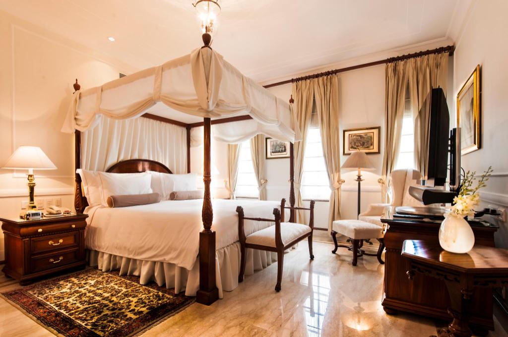 Luxury Suite - Bedroom