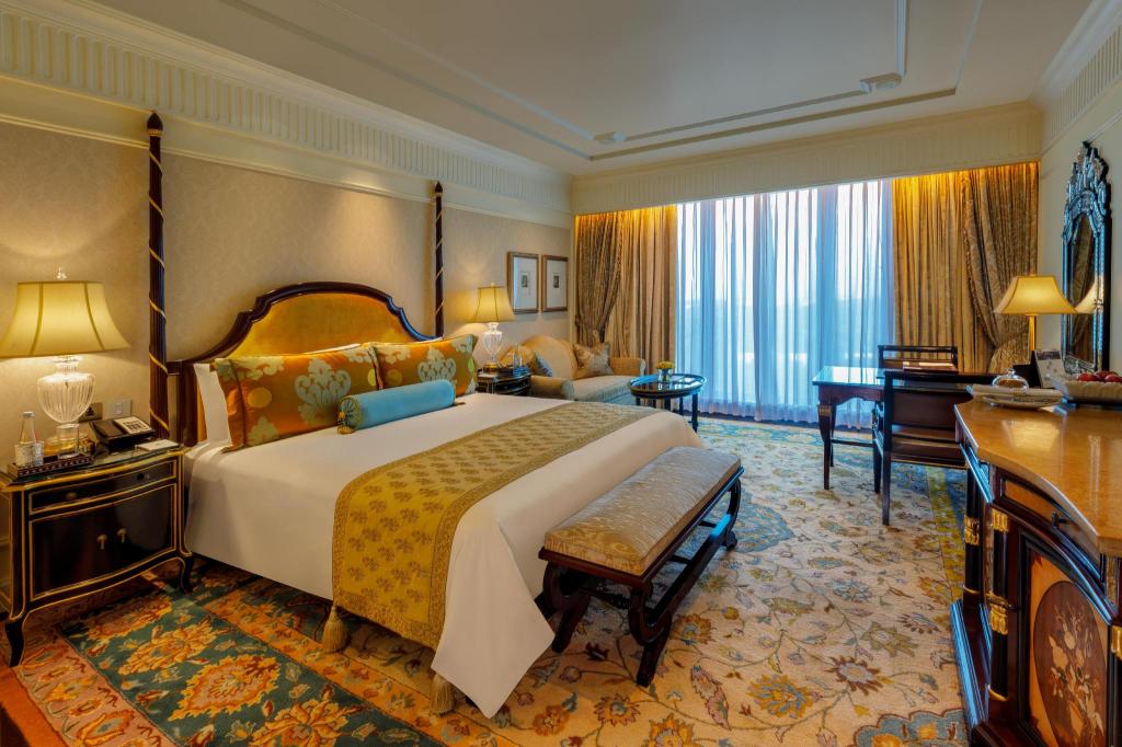 Royal Premiere Room - Bedroom