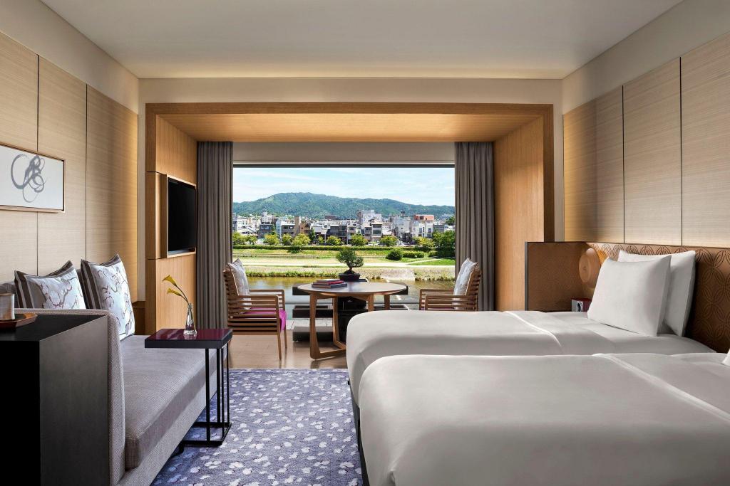 Grand Deluxe Kamogawa, Larger Guest Room, 2 Double, River View - Guestroom