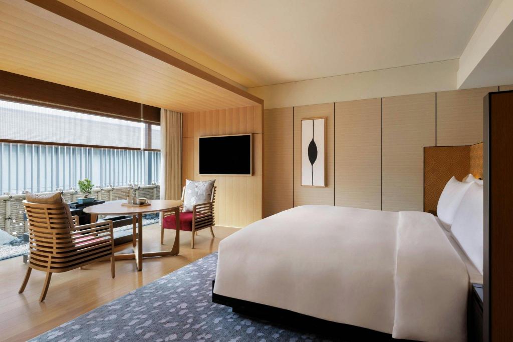 Deluxe KYOTO, Guest room, 1 King, Courtyard view - Guestroom