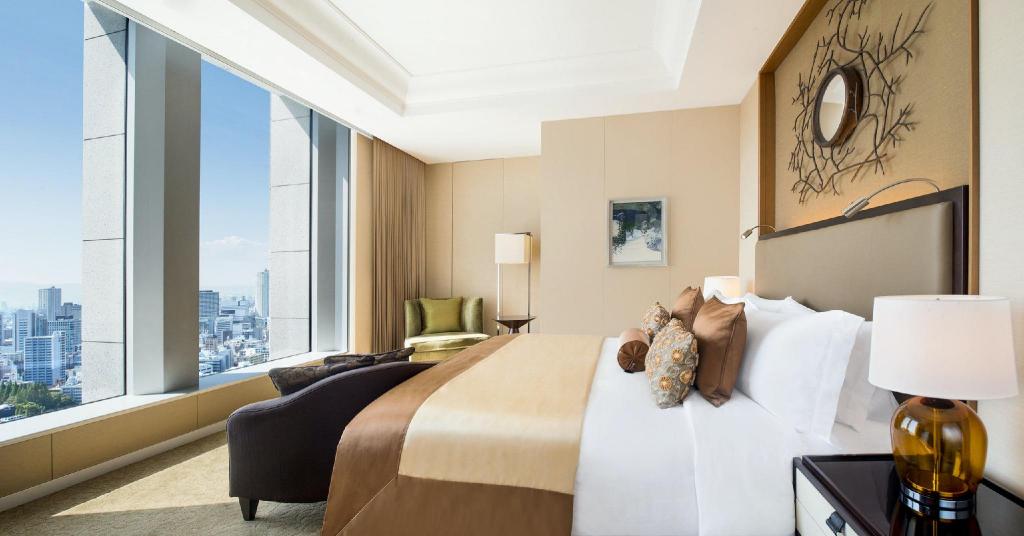 Executive, Suite, 1 King, Skyline view - Guestroom