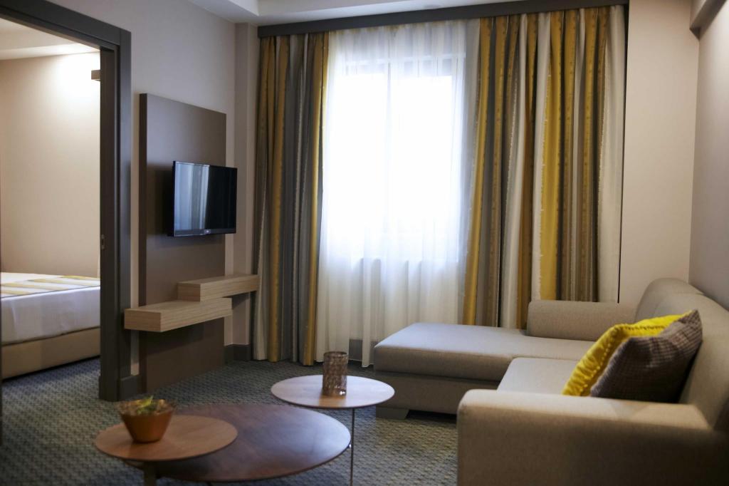 Classic Suite - Separate living room