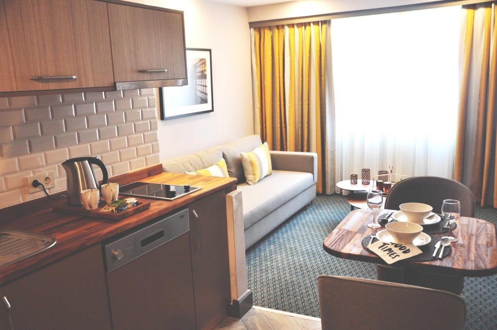 Deluxe Suite - Separate living room