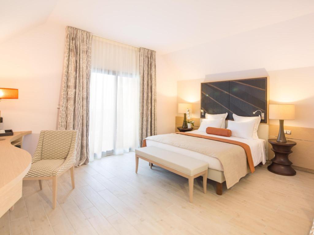 Deluxe Room Garden View - Bed