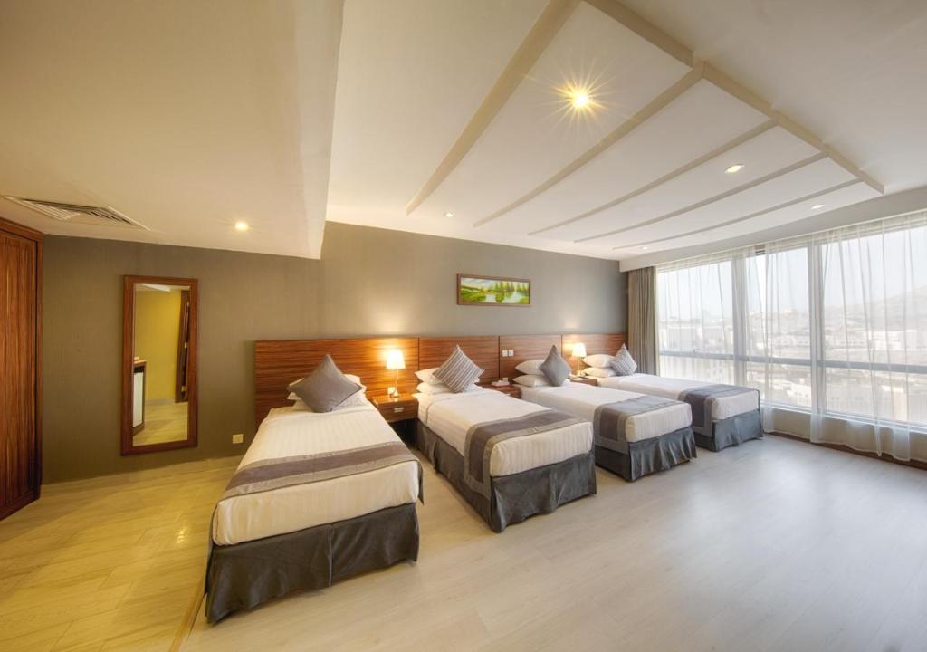 Standard Quad Side Haram View Room - Room plan