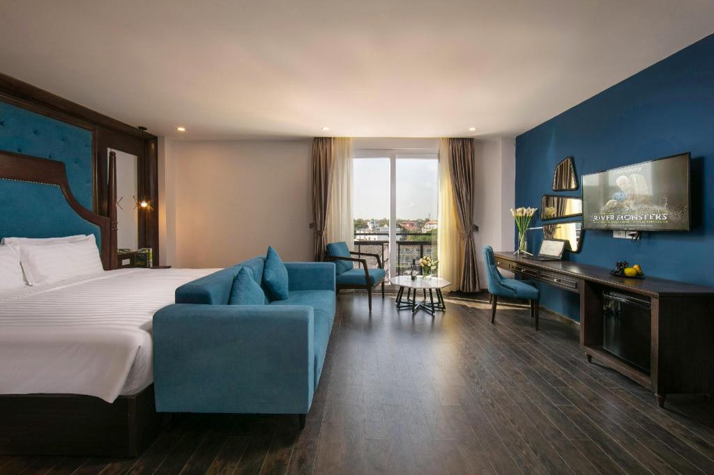 Queen Room - Bathroom