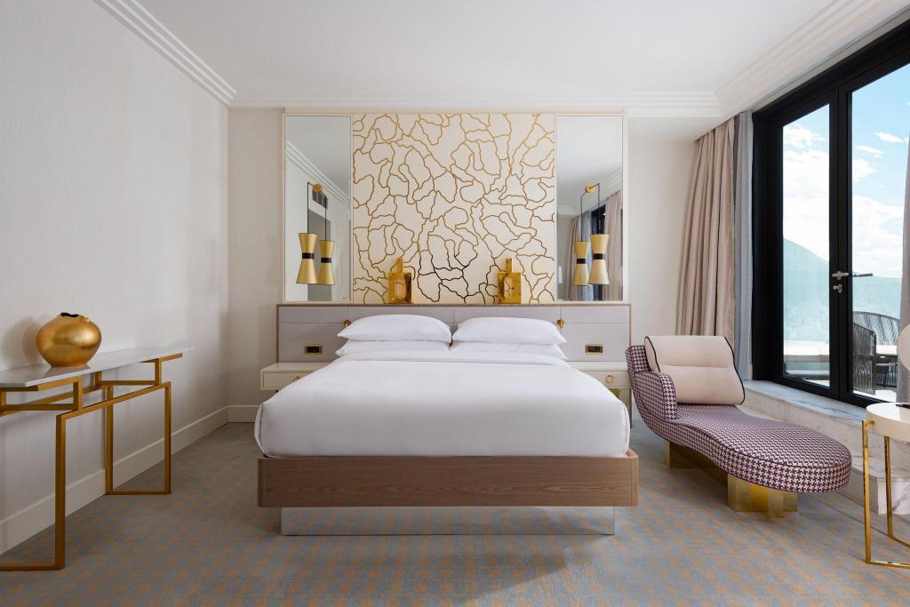 terrace, 1 bedroom larger suite, 1 king, sea view, top floor, balcony - Guestroom