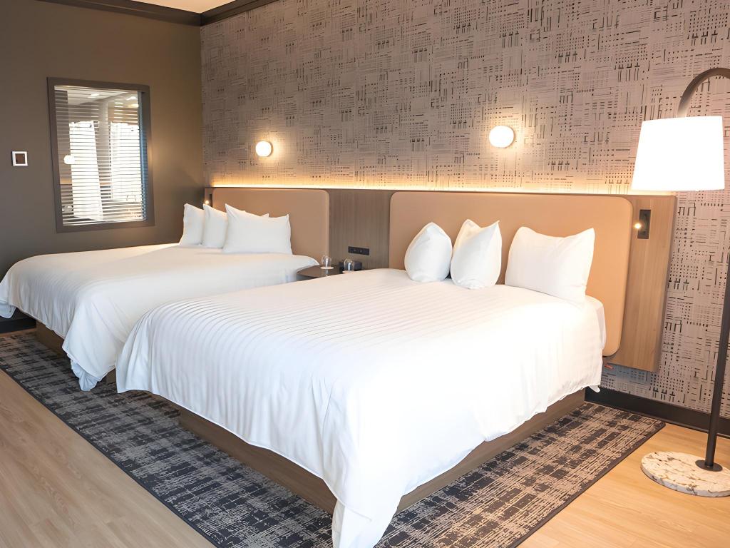 Queen Room with Two Queen Beds - Guestroom