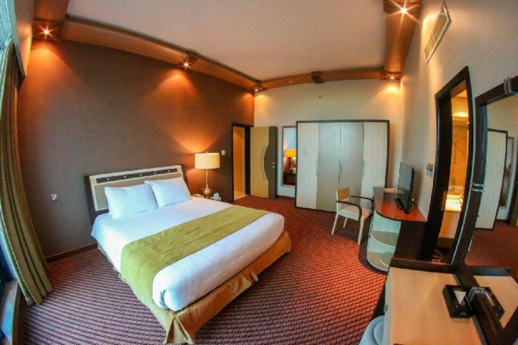 Two Bedroom Suite with balcony - Bed