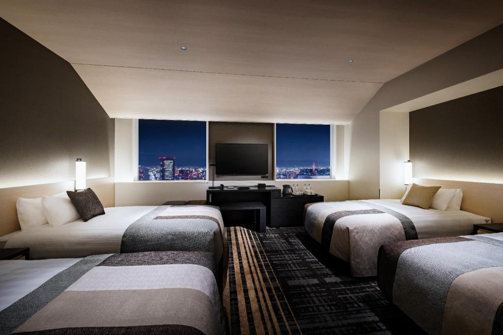 30th-High Floor Quadruple Room - Non-Smoking - Bed