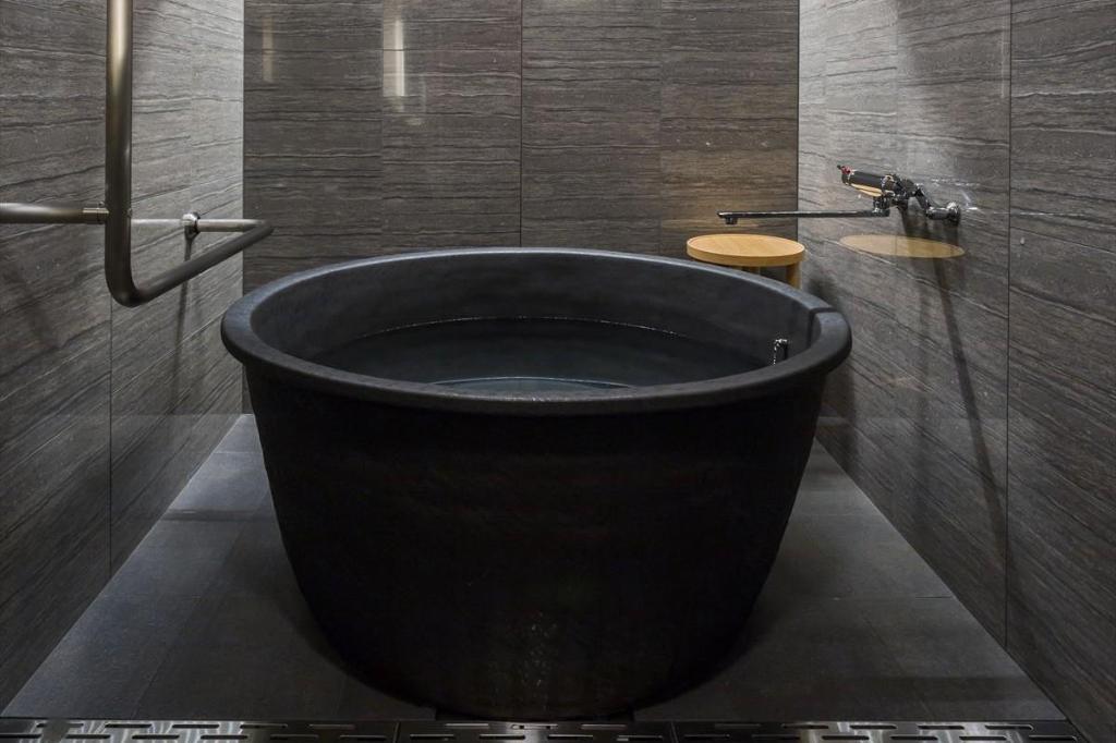 Corner Room - Non-Smoking