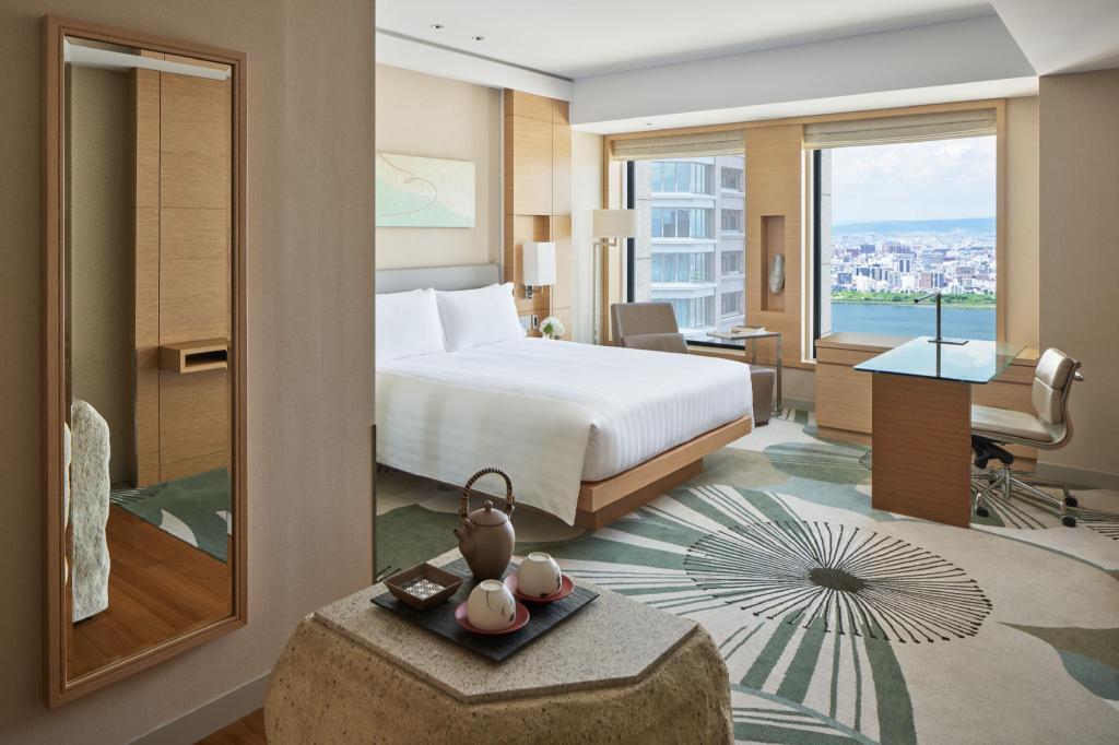 1 King Classic Room - View