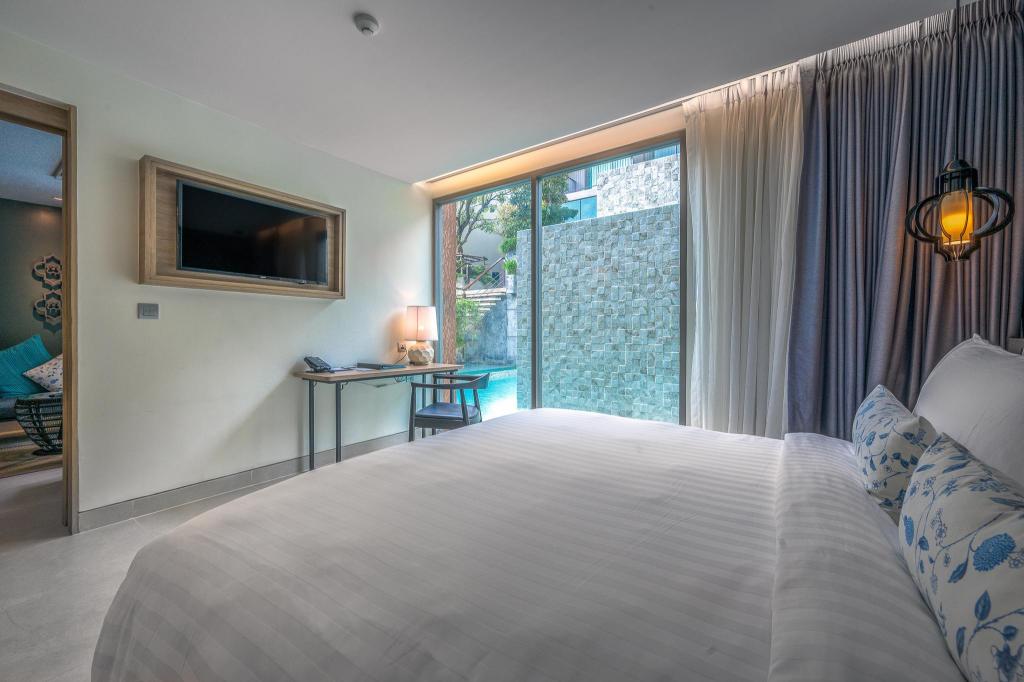 One Bedroom Suite Pool Access - Guestroom