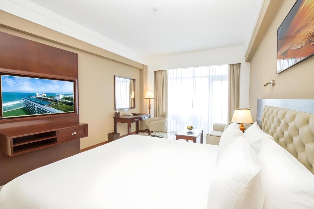 Deluxe King Room with a Complimentary City Tour - Guestroom
