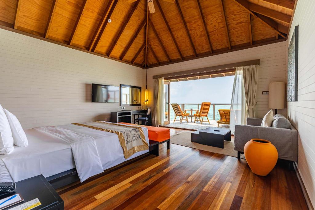 Jacuzzi Water Villa - Bed