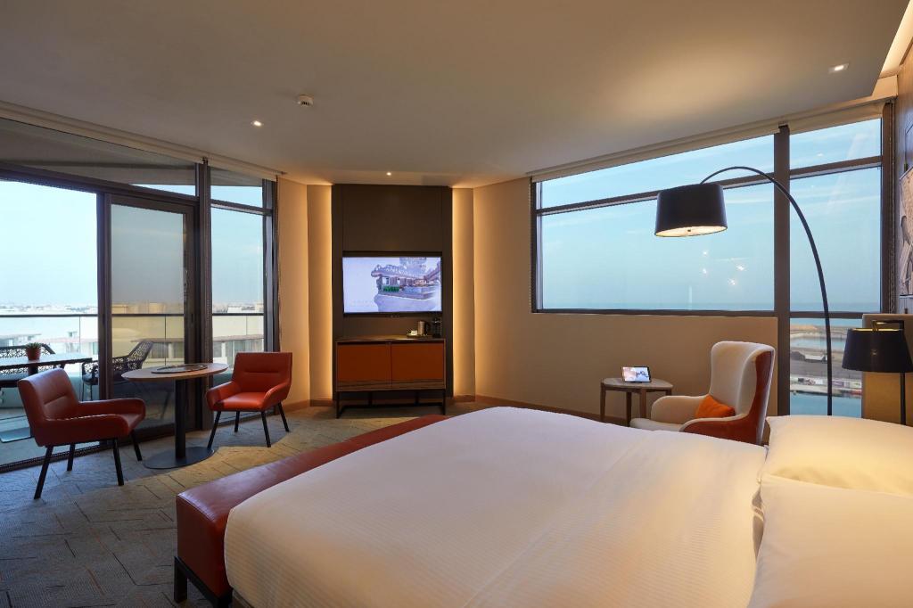 Grand Deluxe Room Marina View - Bed