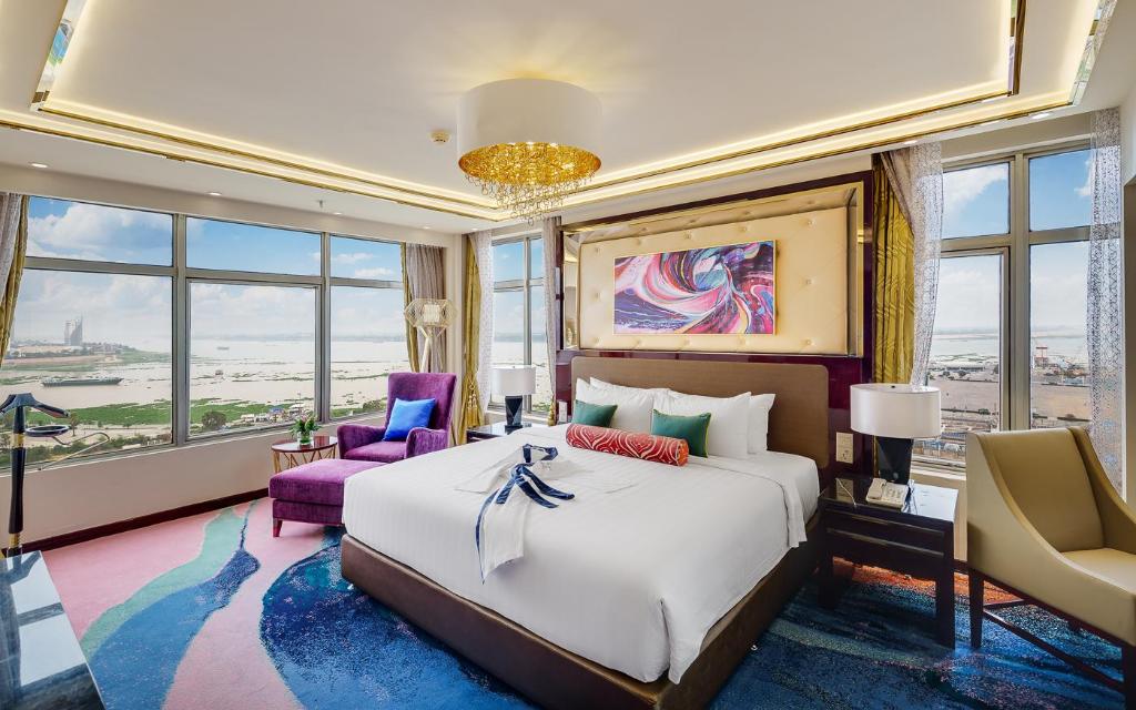 NagaWorld 1 Executive Suite - Bedroom