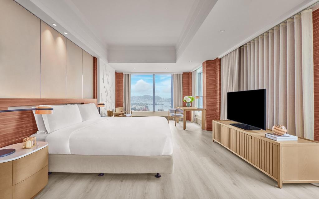 Tower 2 Premier Harbour Corner Suite