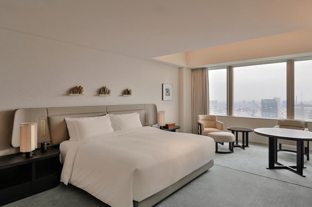 1 King Bed Deluxe - Guestroom