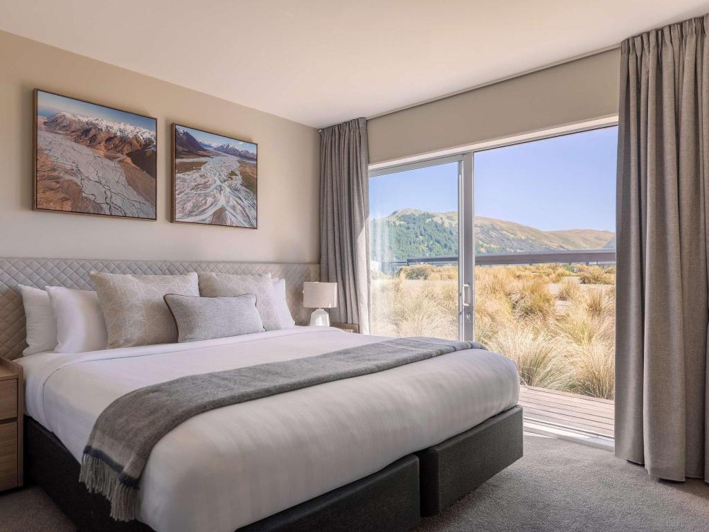 2 Bedroom Mountain View Suite - Guestroom