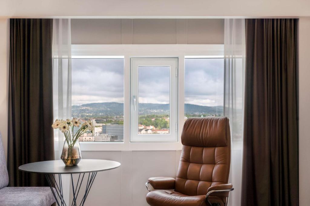 Superior Room with City View - Guestroom