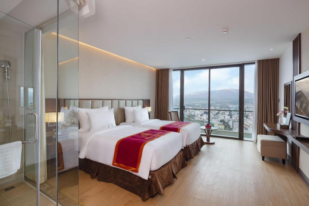 Deluxe Balcony City View - View