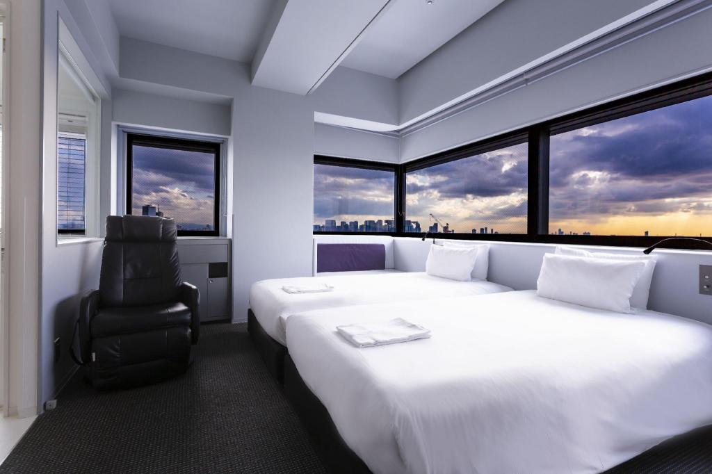 Corner Twin - Non-Smoking - Guestroom