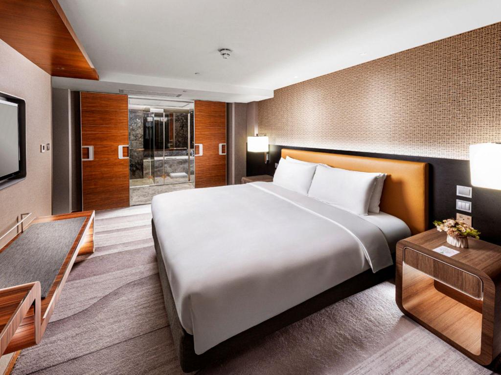 Plaza Premier Family Plus - Bed