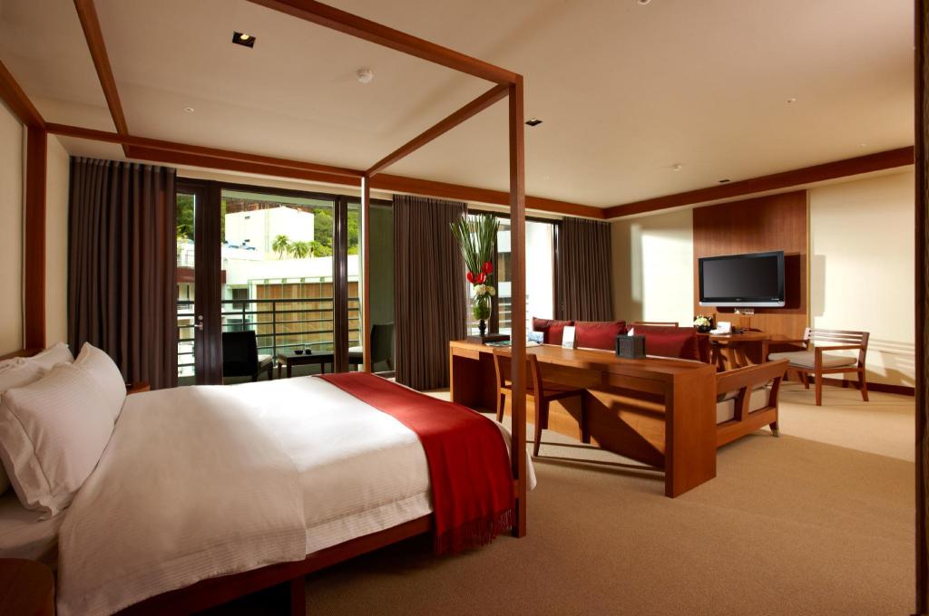 Garden View Suite with King Bed - Bed
