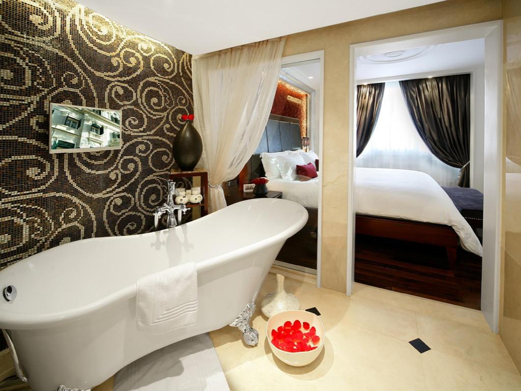 Opera Wing, Prestige Suite With Club Lounge Benefits, King Bed - Bathroom