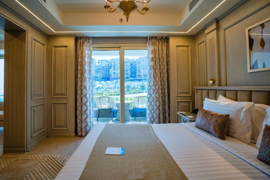 Executive suite with jacuzzi - View