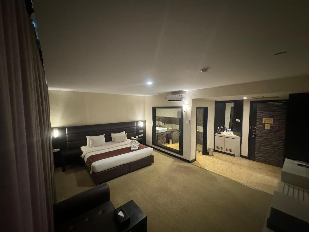 Executive Deluxe King - Room plan