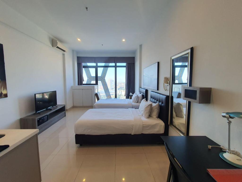 Superior Twin City View - Bedroom