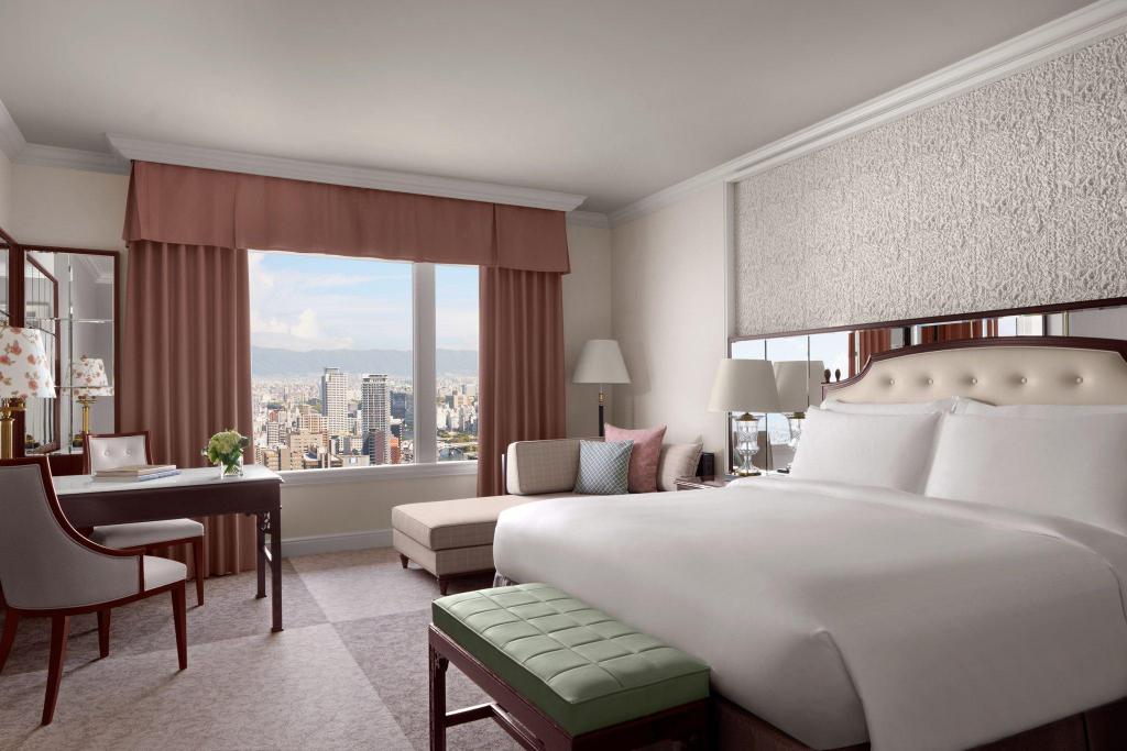 Club Superior, Club Level, Guest Room, 1 King - Bed